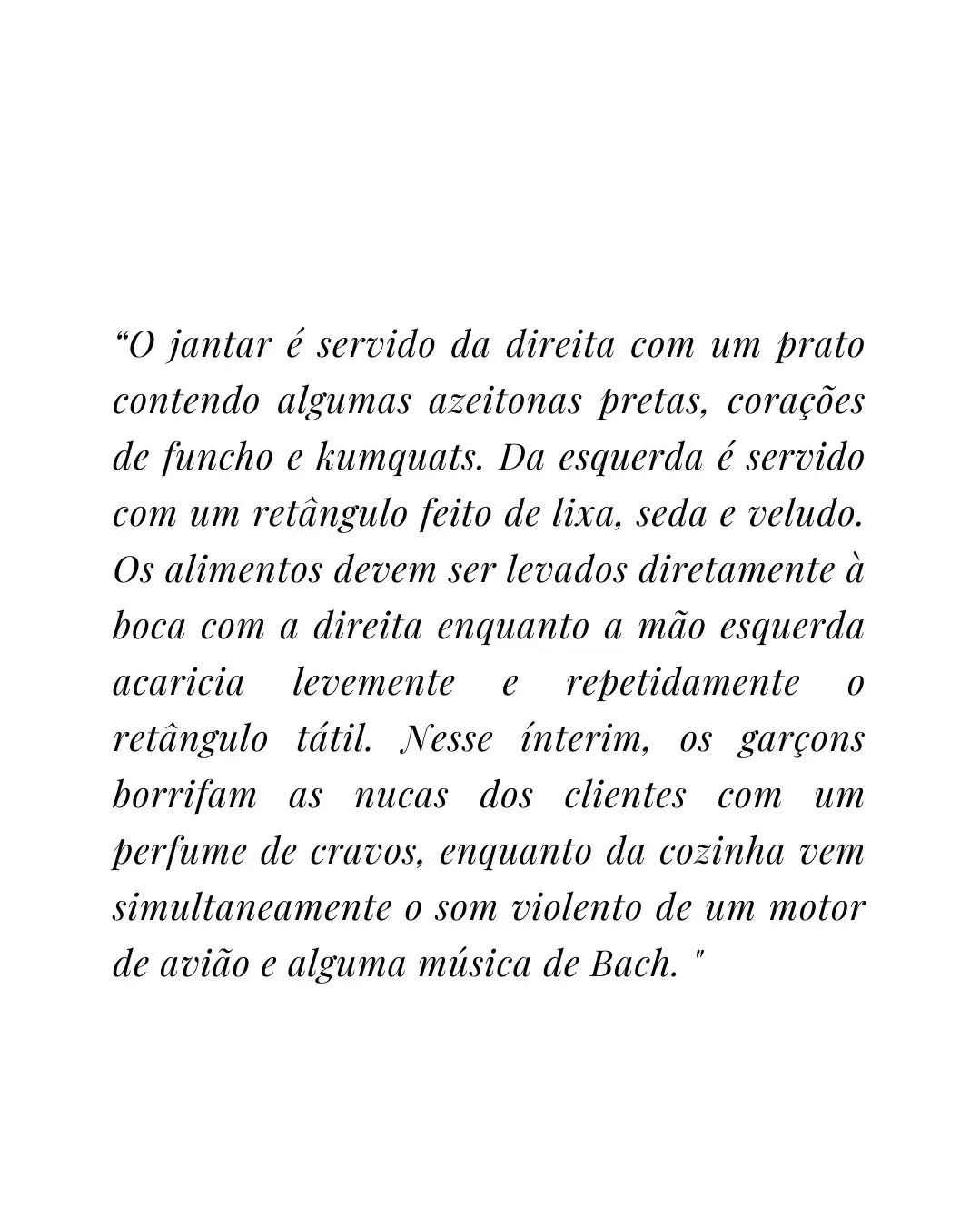 Citação do jantar futurista com azeitonas, kumquats e um retângulo de lixa, seda e veludo